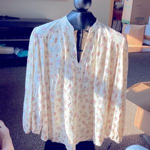 Chaps long sleeved floral blouse with gathered cuffs. New with tags